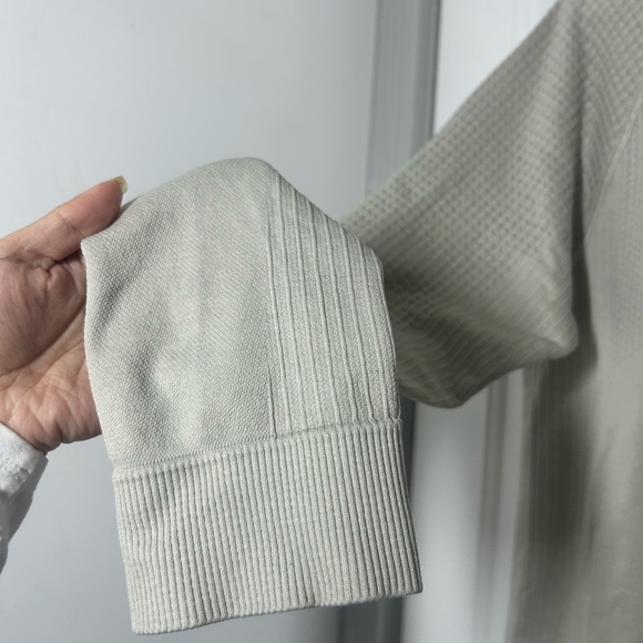 Lululemon Men’s Beige Textured Waffle Pullover Quarter Zip Sweater size small - Picture 6 of 15